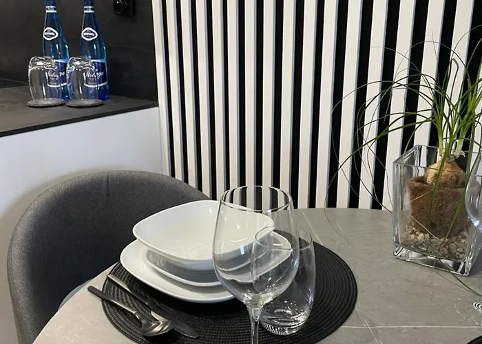 Wawrzynca Goplana Parking Apartment *